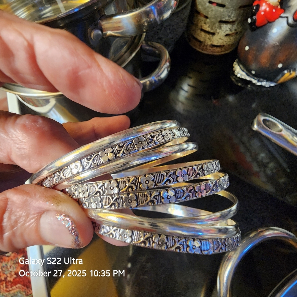 Elegant Silver Bangle Bracelet Set - Picture 2 of 13